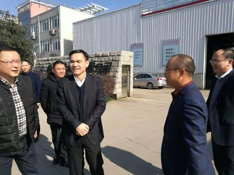 Gió đông mang xuân về, gửi hoa trên cành---Lời chúc đầu năm mới 2018