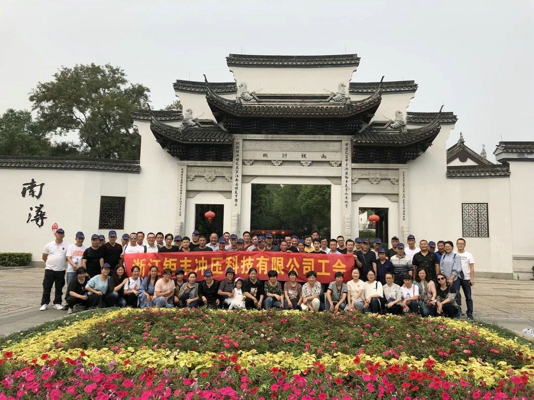 Mùa thu đẹp hơn mùa xuân---Kỷ lục hoạt động công đoàn 2019