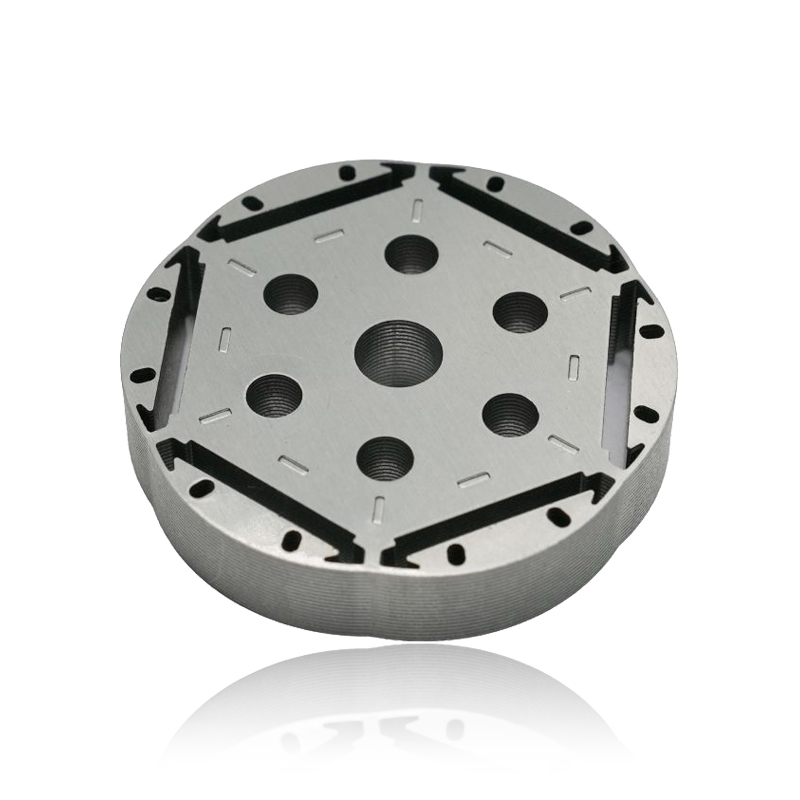 Stator và lõi rôto của động cơ servo góp phần giảm hiện tượng tắc nghẽn và mang lại khả năng vận hành trơn tru trong các tình huống tốc độ thấp như thế nào?